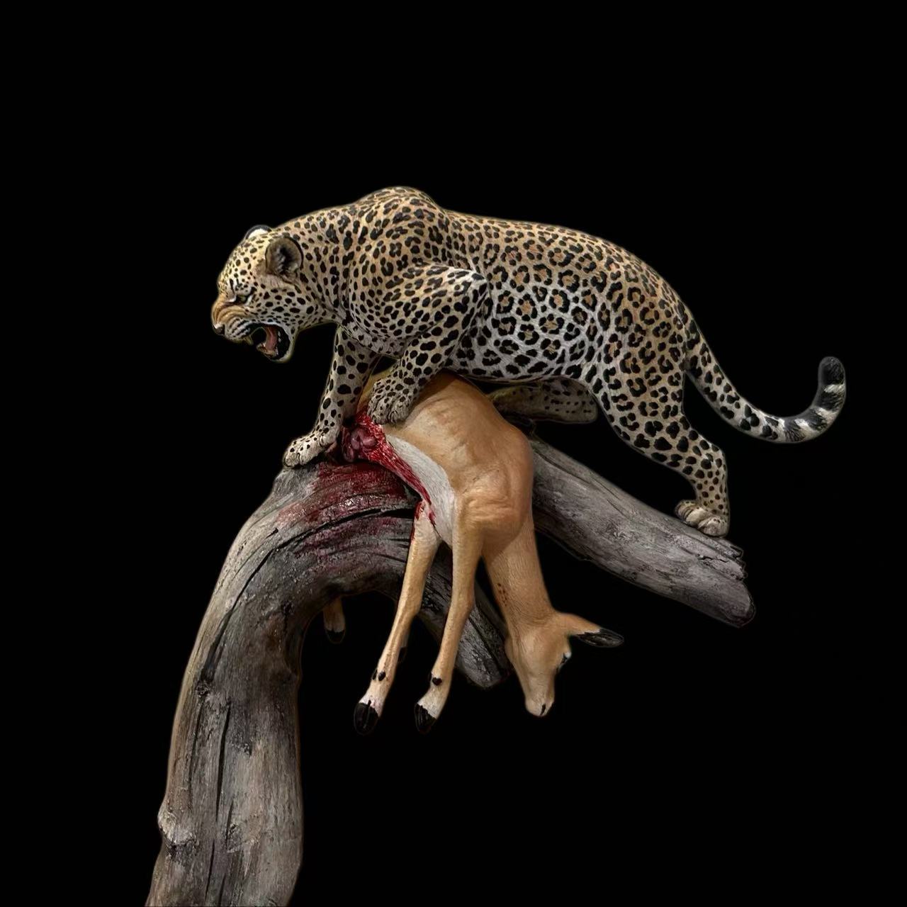 Leopard Food-Defense Scene Museum-Quality Wildlife Replica Figure 1:15 Scale Guoxiong Studio