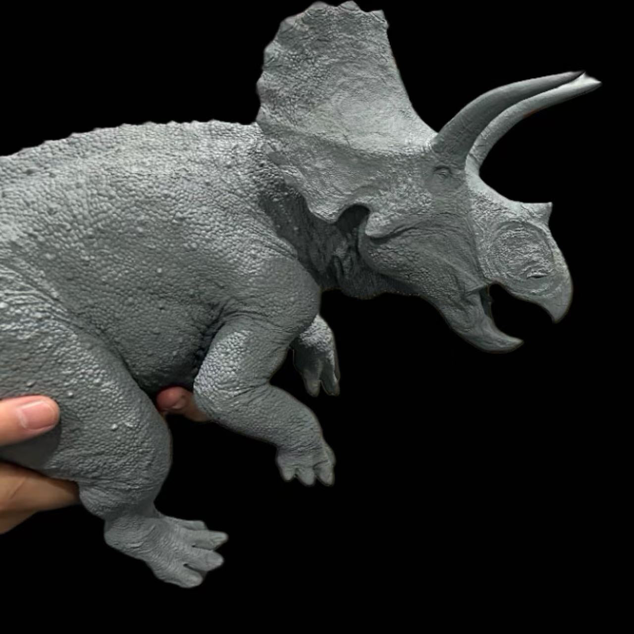 eotriceratops-xerinsularis-collector-statue-front-main.jpg