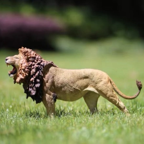 MALE LION WITH CUB PAINTED STATUE 1:15 Dafei Studio