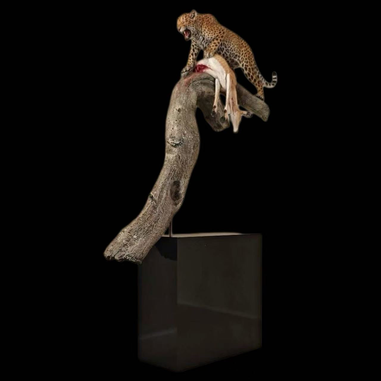 Leopard Food-Defense Scene Museum-Quality Wildlife Replica Figure 1:15 Scale Guoxiong Studio