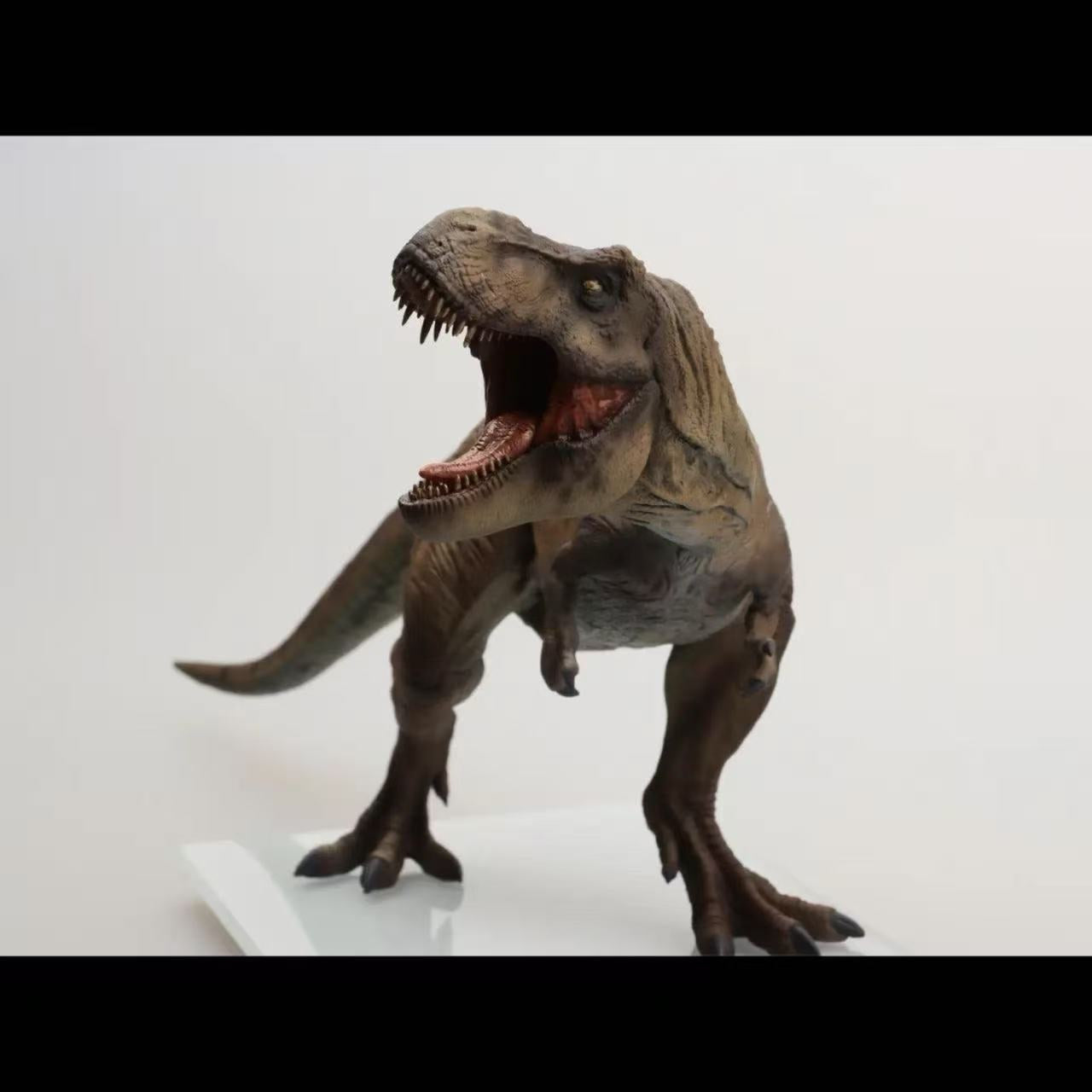DinoDream | Jurassic World Tyrannosaurus Rex Statue | 1/30 Scale