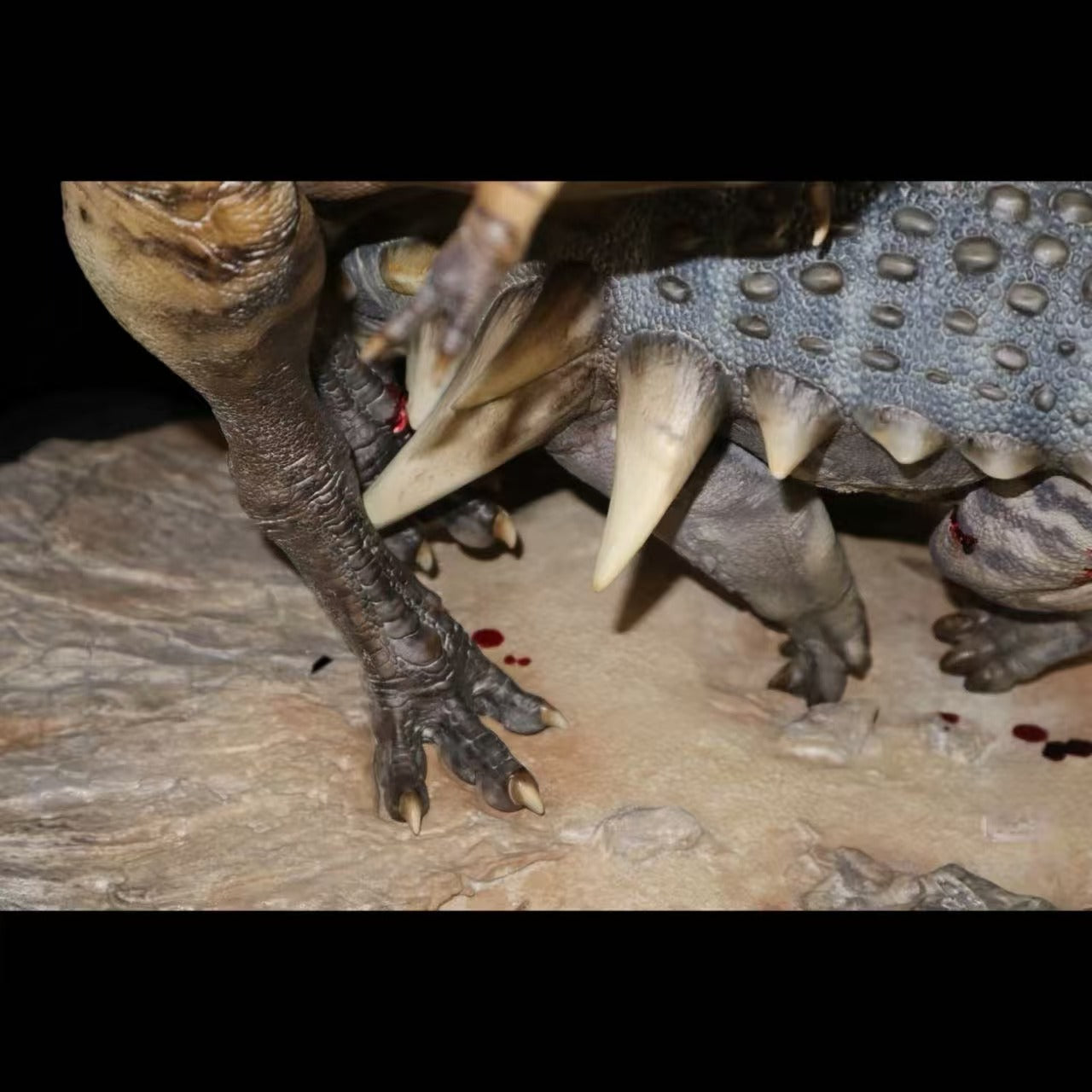 Albertosaurus vs. Edmontonia: "The Gambit" statue Model Kit 1:18 Scale Dinosoul Studio