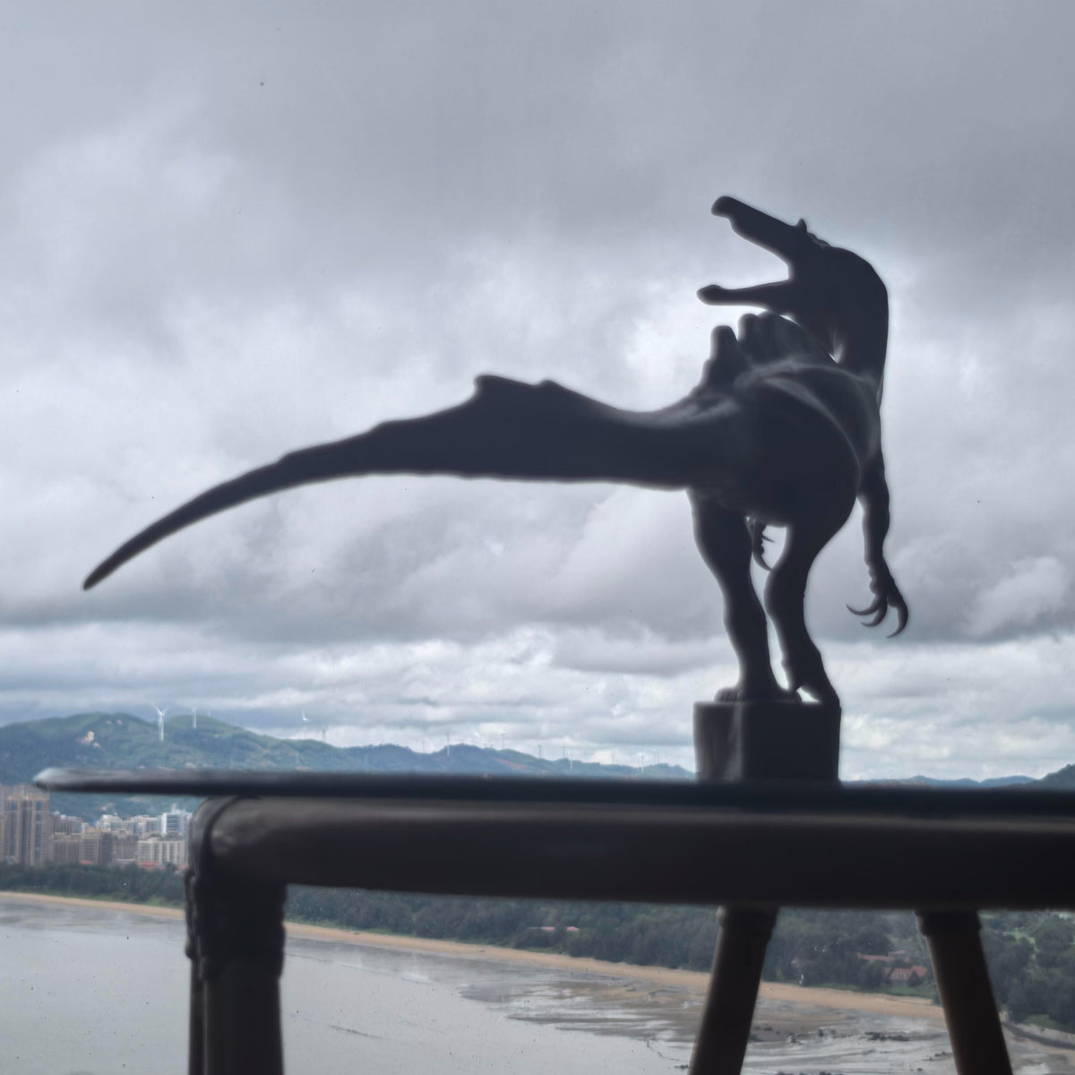 Ichthyovenator statue Model Kit MK Studio